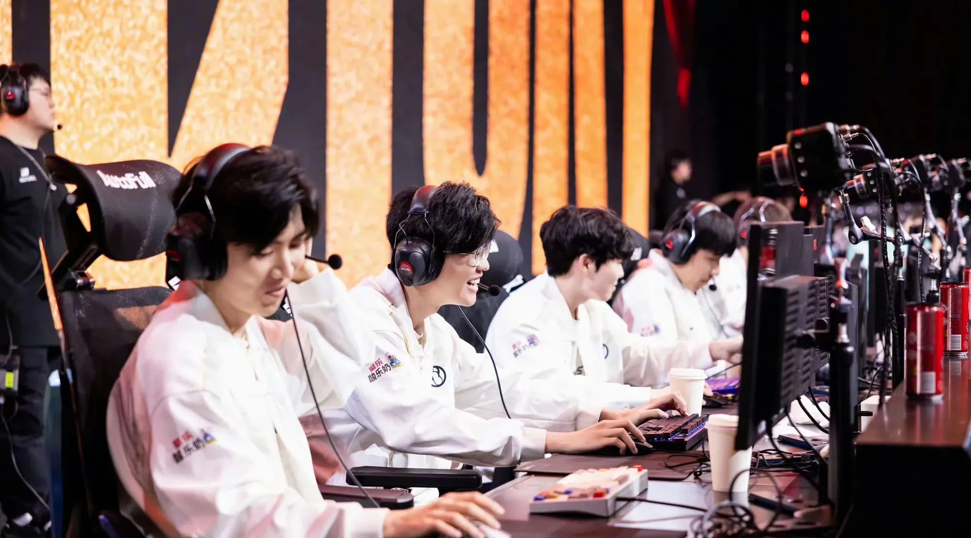 TheShy迎来三赛季高光表现，SKT球迷沸腾！