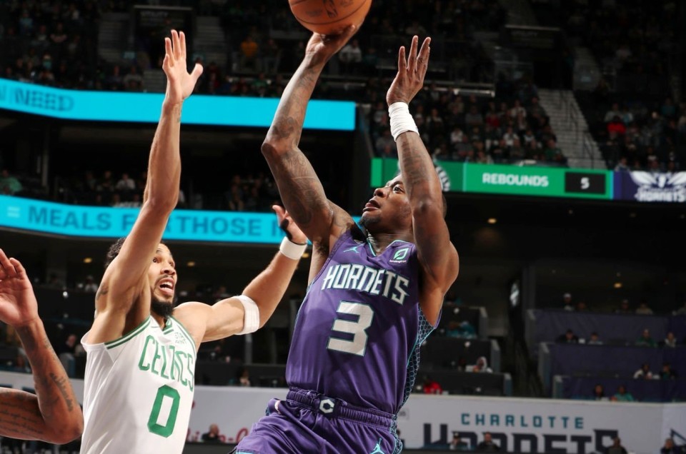 塔图姆爆冷击败美国队，势不可挡引爆全场！的简单介绍